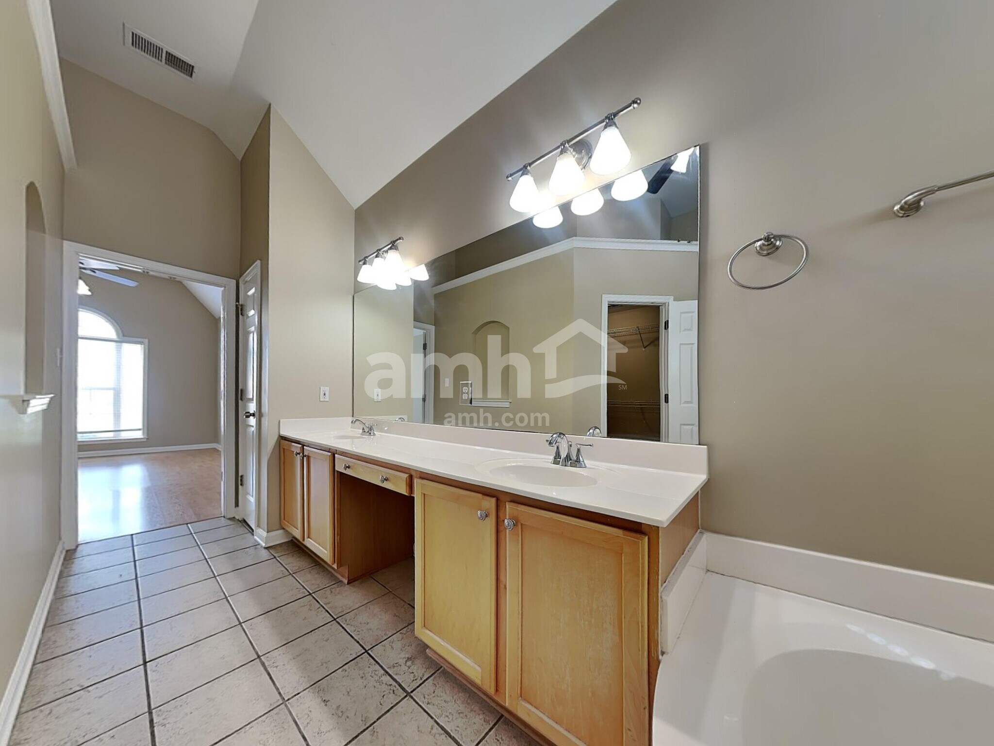 Building Photo - 8183 White Wing Cove W