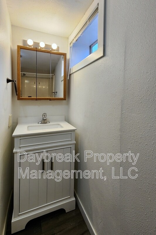 Building Photo - 6 11th St S