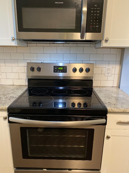 Building Photo - 3921 Sabine Ave