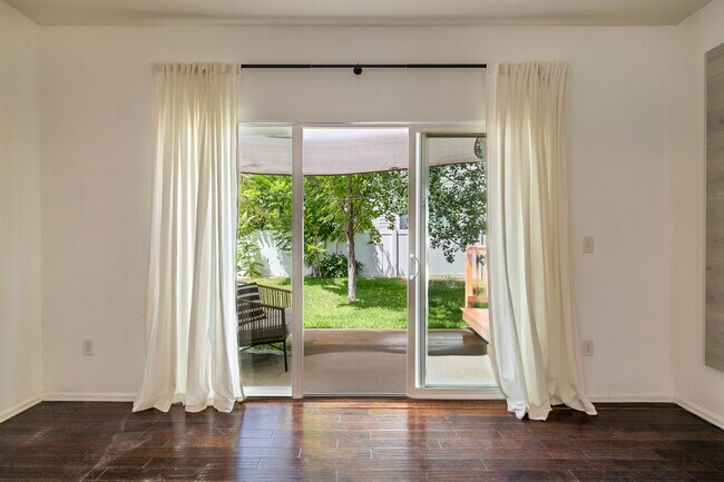 Building Photo - 4 Bed 3 Bath Located in Maple Hill Availab...