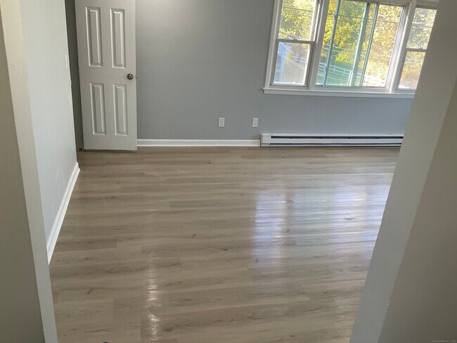 Building Photo - 641 Middletown Ave