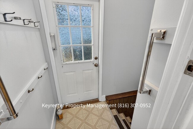 Building Photo - Spacious Florissant Home with Finished Basement & Bar