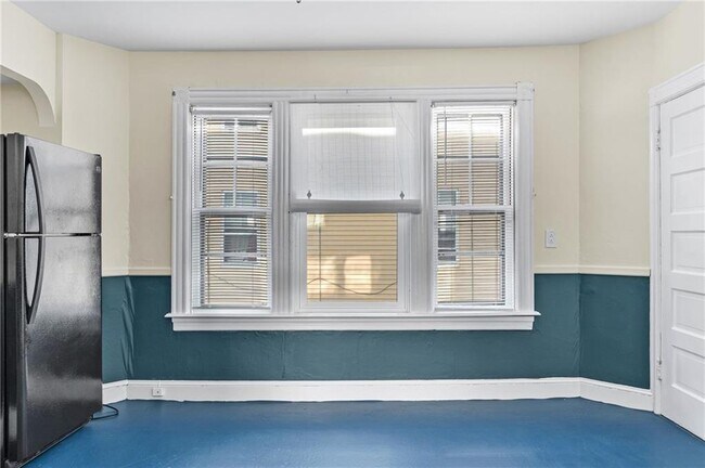 Building Photo - 266 Sayles Ave