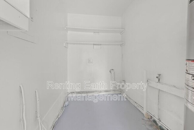 Building Photo - 1133 Woodslee St