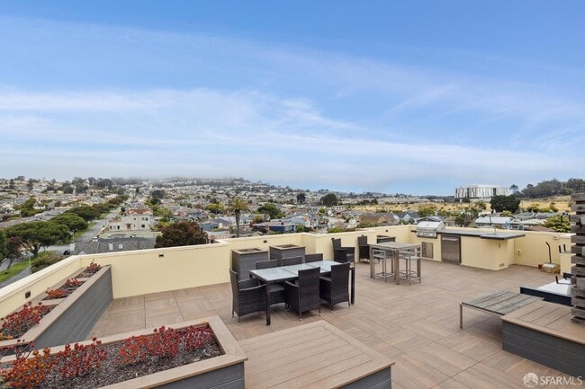 Building Photo - 1490 Ocean Ave