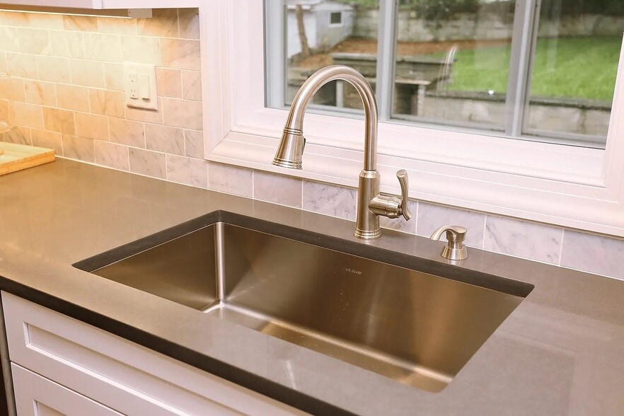 Building Photo - 28 Princeton Pl