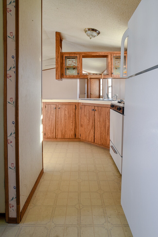 Building Photo - 5 Hilltop Dr