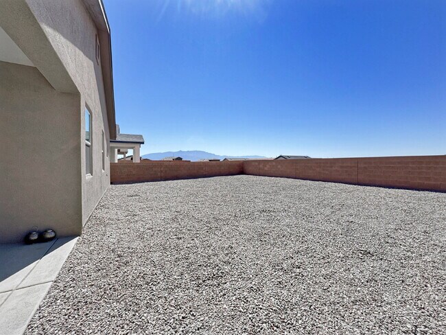 Building Photo - Almost New (2025) Home in Central Rio Rancho!
