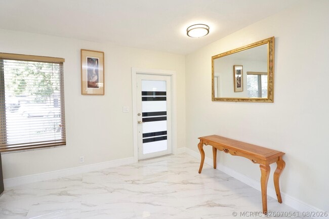 Building Photo - 842 NE 154th St