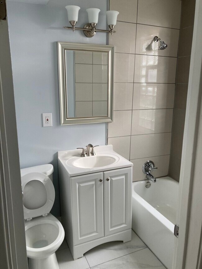 Building Photo - 7325 N Honore St