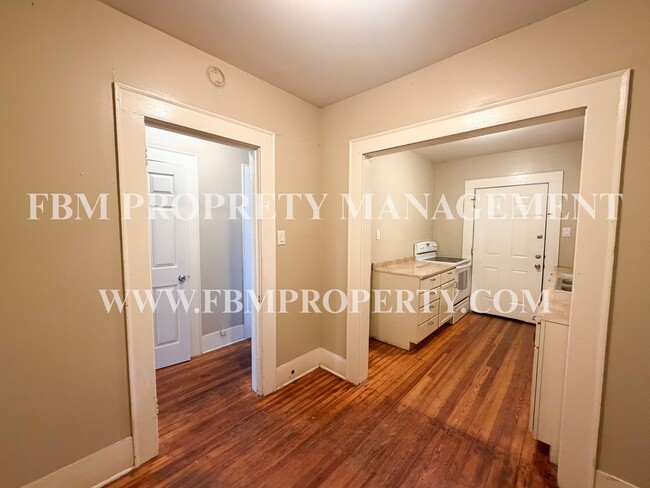 Building Photo - 409 W Brown St