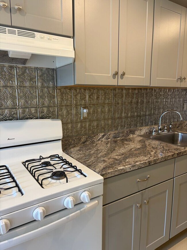 Building Photo - 49 N Main St