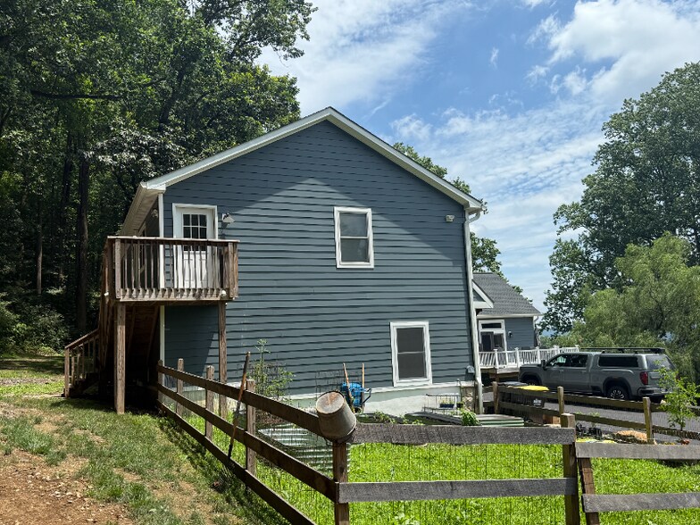 Building Photo - 3911 Dogwood Ln