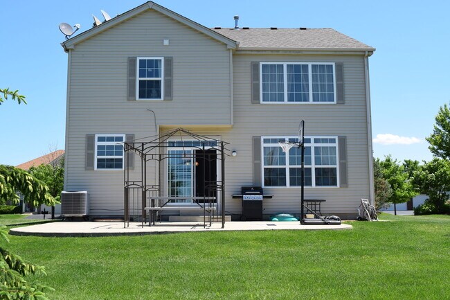 Building Photo - 2146 Cabrillo Ln