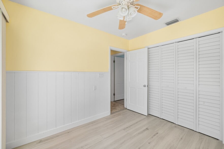 Building Photo - 5541 Bayou Grande Blvd NE