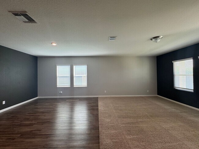 Building Photo - Spacious 4 Bedroom 3 Full Bath home in the...