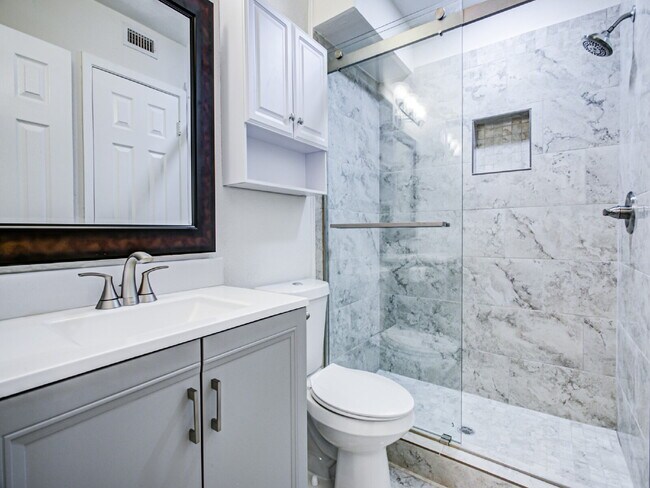 Building Photo - Beautifully Remodeled 2-Story Home with Primary Suite Downstairs – Move-In Ready!