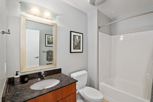 Building Photo - 889 Date St