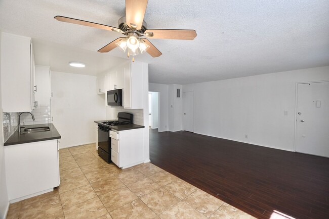 Building Photo - 10745 Hortense St