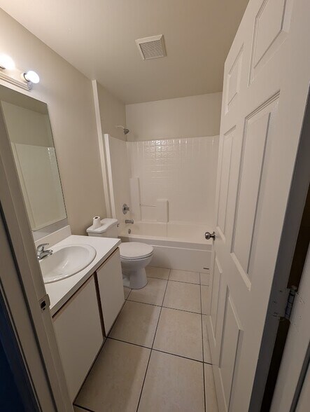 Building Photo - 392 Del Monte Rd