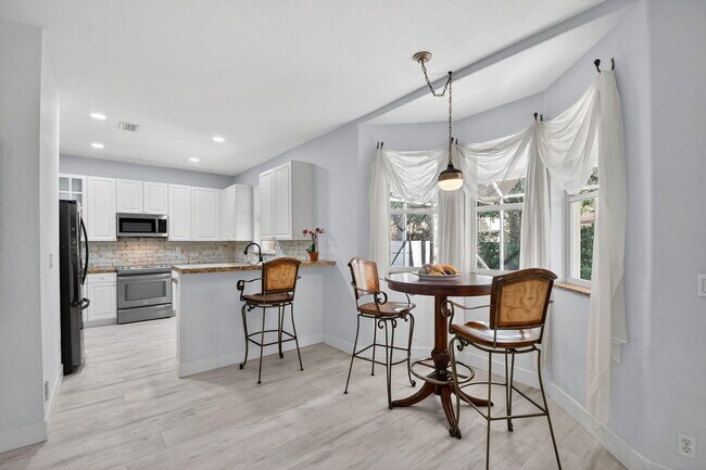 Building Photo - 1605 E Classical Blvd