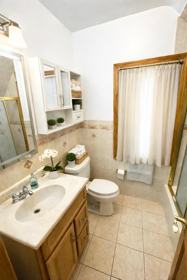 Building Photo - 24 Bloomfield Way