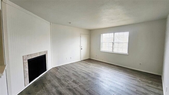 Building Photo - 401 SE 12th St