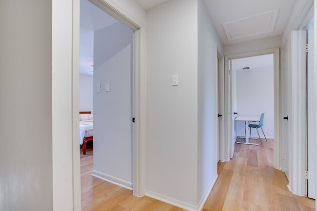 Building Photo - 8032 St Annes Ct