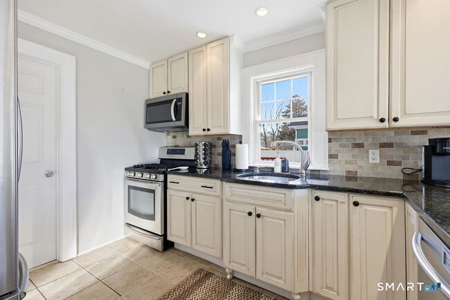 Building Photo - 82 Miller Ave