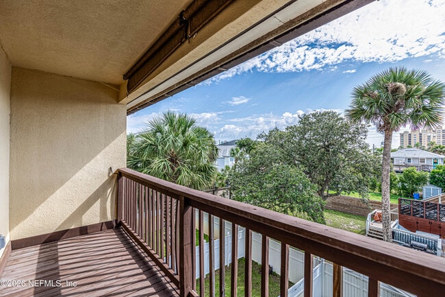 Building Photo - 445 8th Ave N