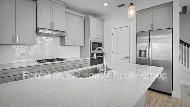 Building Photo - 409 Crestview Dr