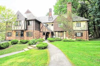 Building Photo - 125 Highland Pkwy