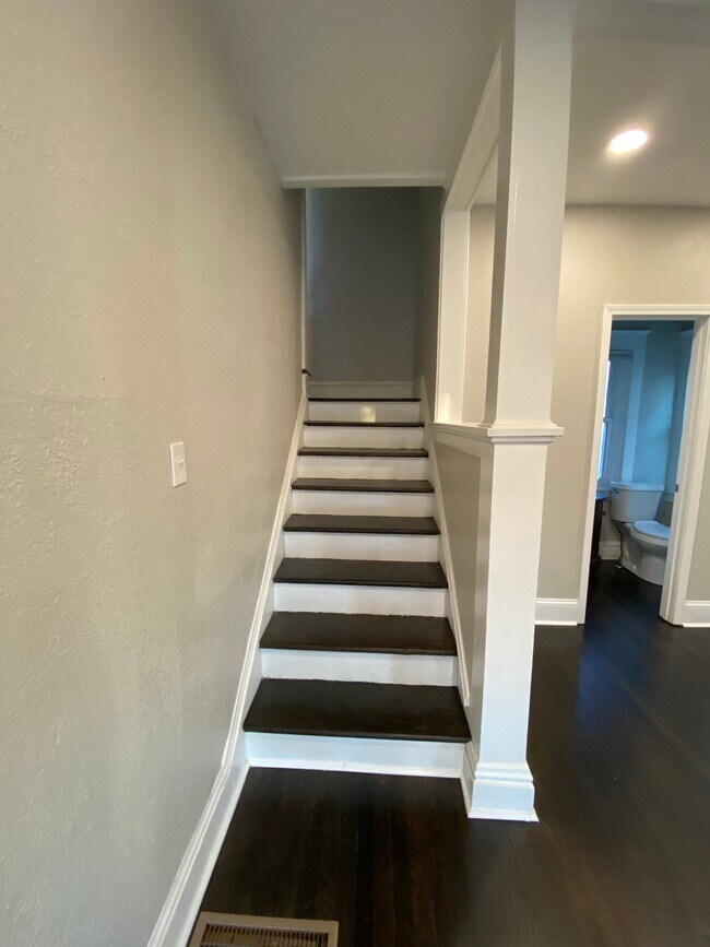 Building Photo - 4041 Euclid Ave