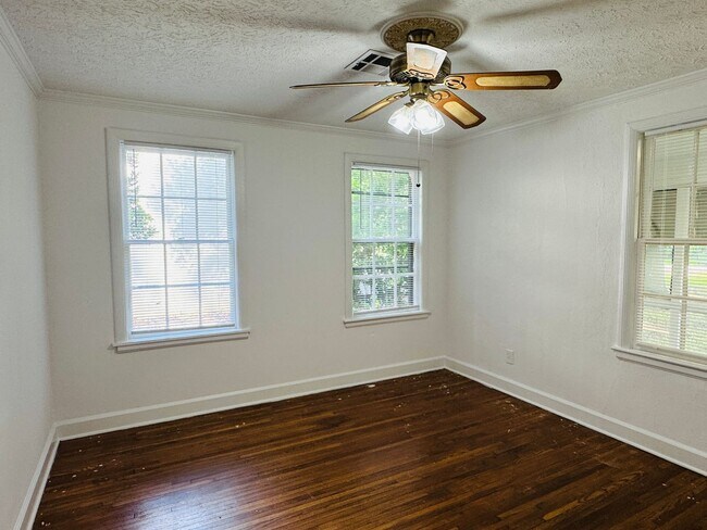 Building Photo - 4-Bedroom just perfect for your family