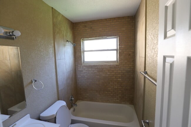 Building Photo - 4124 Flamingo Dr