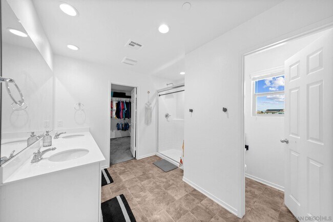 Building Photo - 1442 Rustic Gln Wy