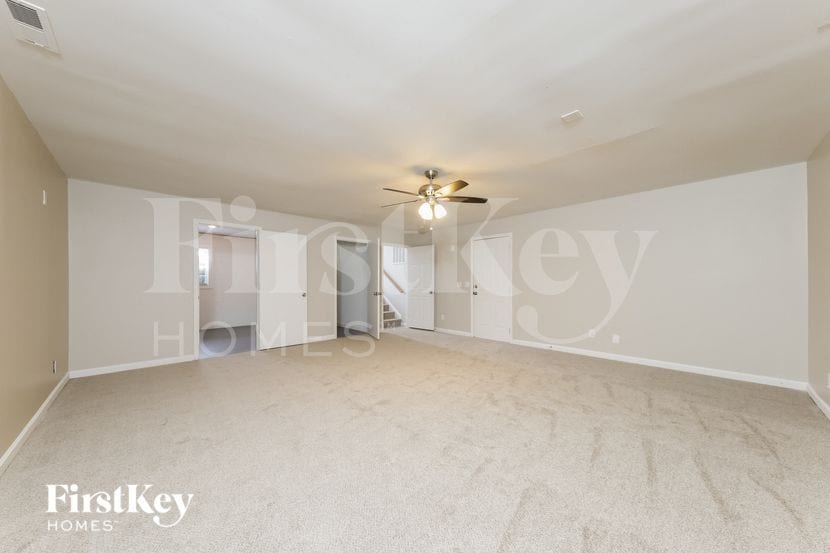 Building Photo - 2435 Wynbrook Dr