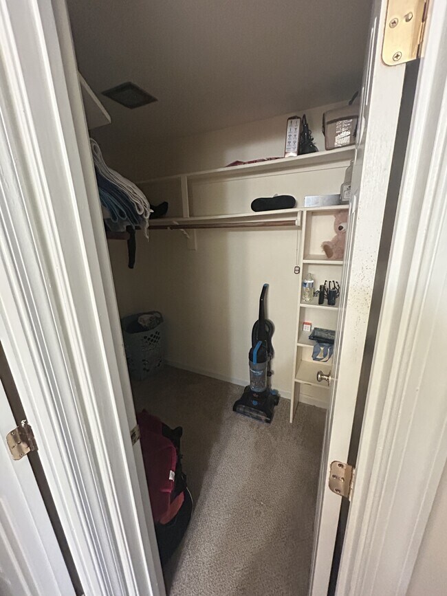 Building Photo - 13128 Wonderland Way