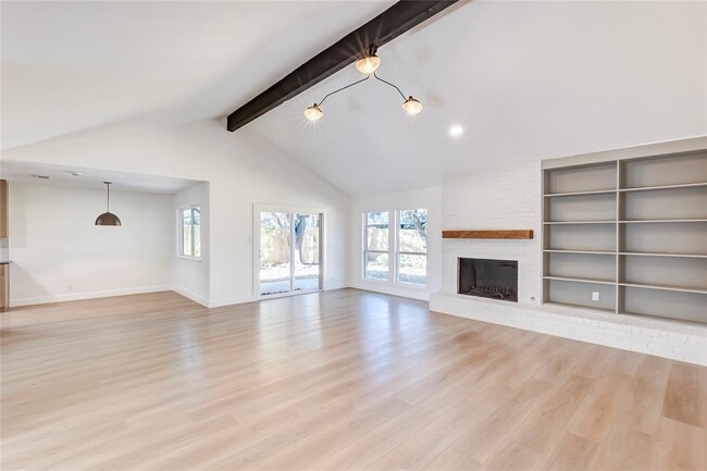 Building Photo - 4827 Gerona Dr