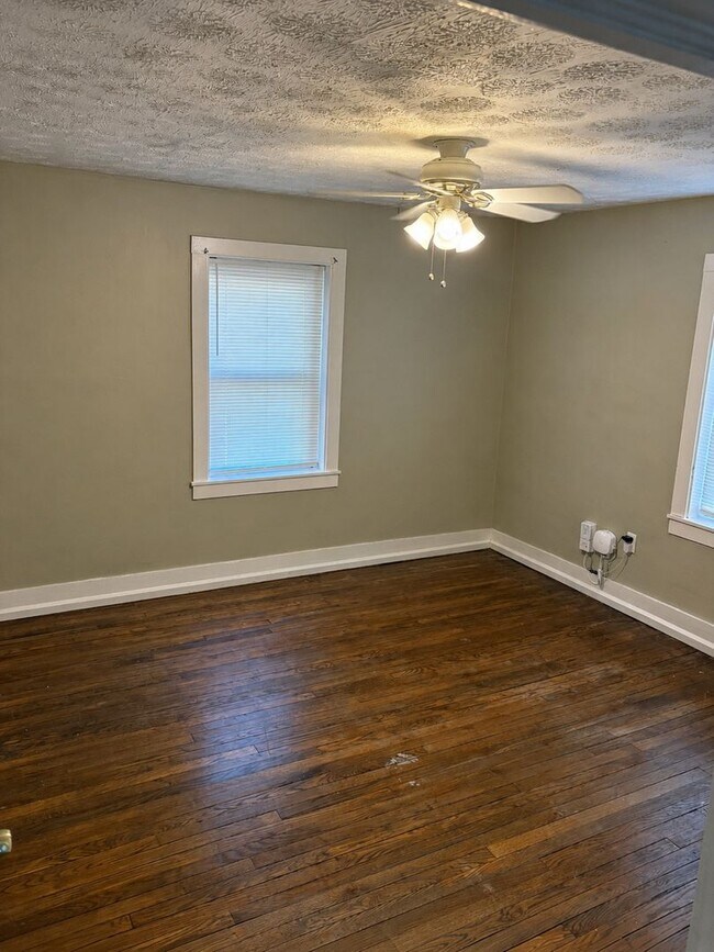 Building Photo - 732 Golfview Dr