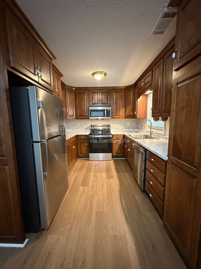 Building Photo - 209 Briarwood Dr