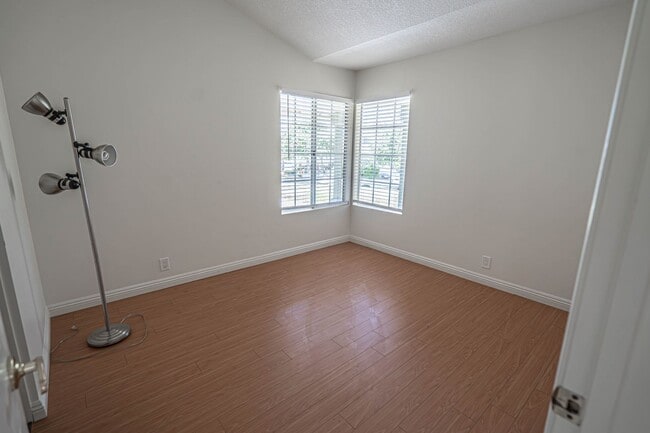 Building Photo - COMING SOON! Single Story 3 Bedroom in Mou...