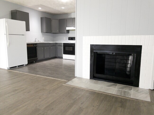 Building Photo - 6613 E 10th Ave