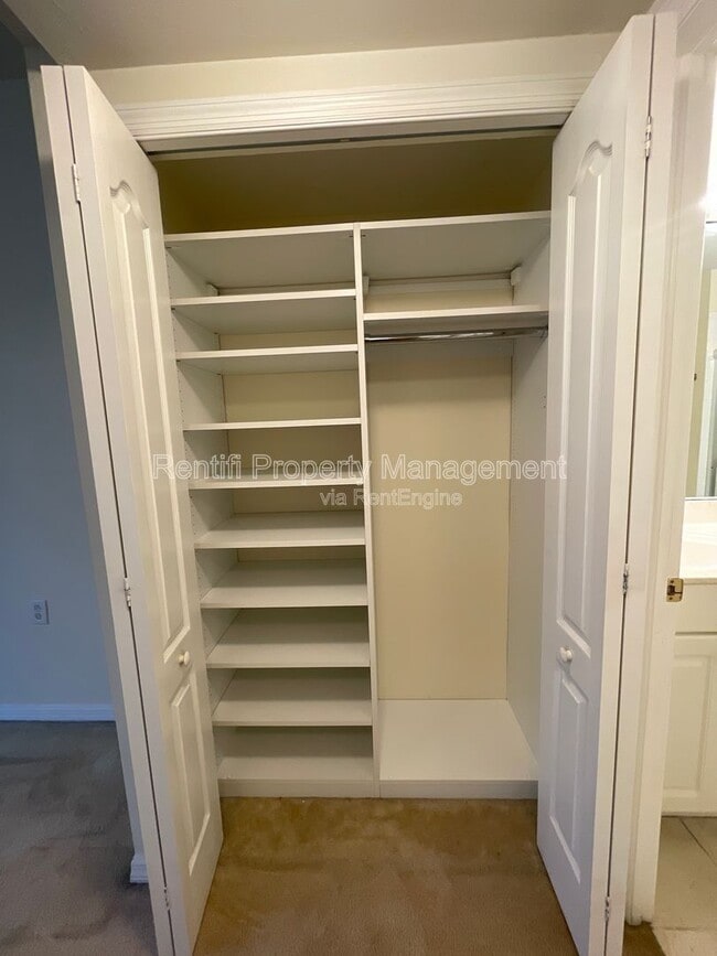 Building Photo - 12090 Summergate Cir