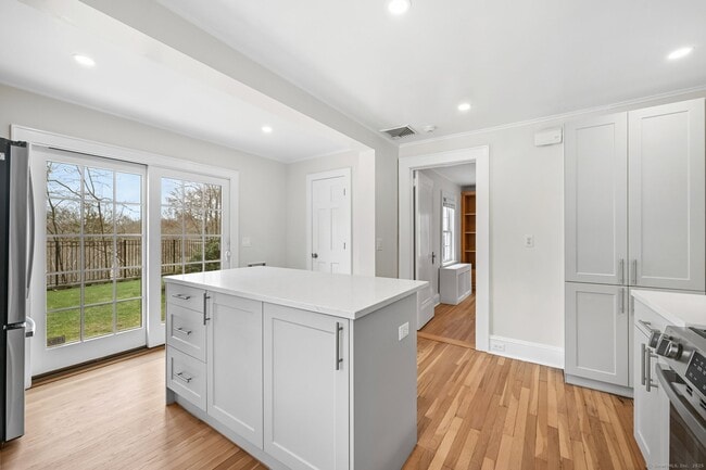 Building Photo - 15 Richmond Dr