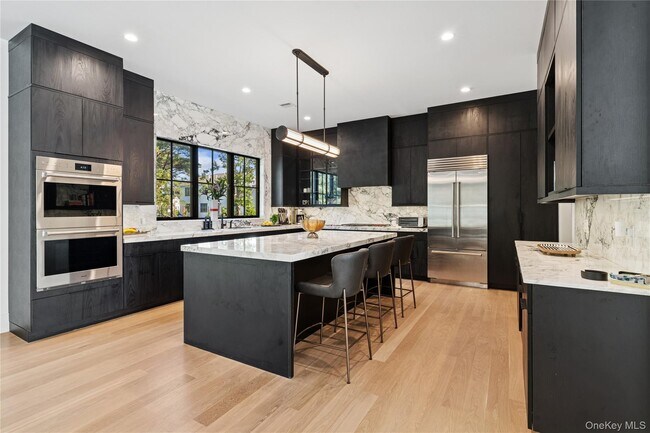 Building Photo - 4 Margareta Ct