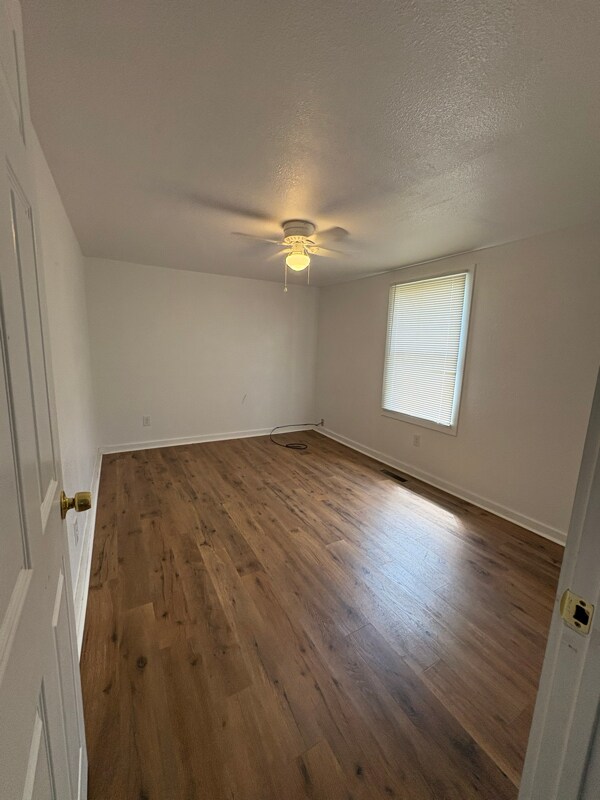 Building Photo - 202 Jenkins Rd