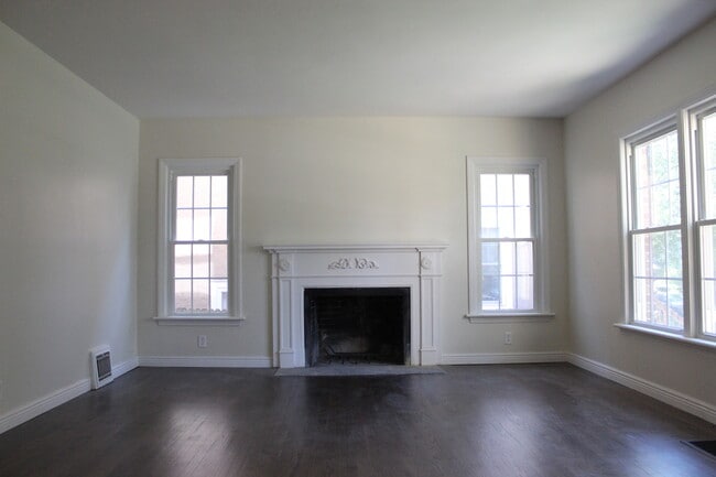Building Photo - 1018 S Evergreen Ave
