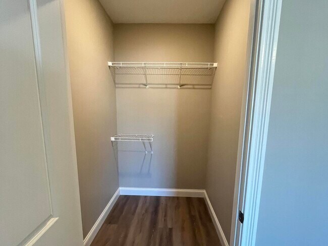 Building Photo - 361 Hillview Mls Blvd