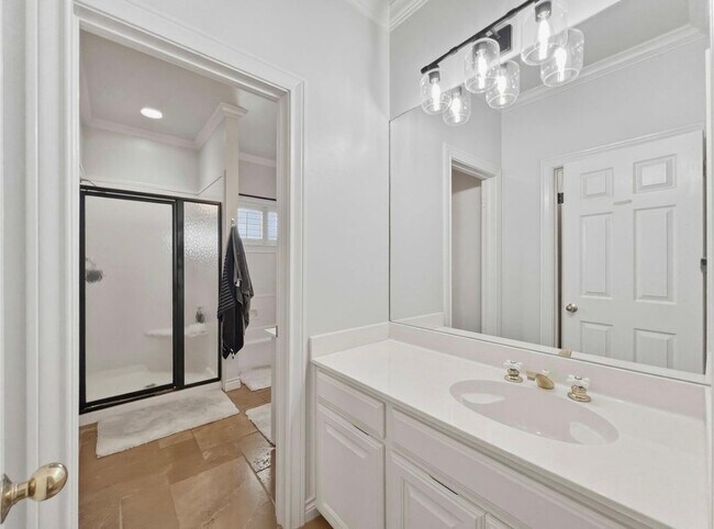 Building Photo - 6 Candleleaf Ct